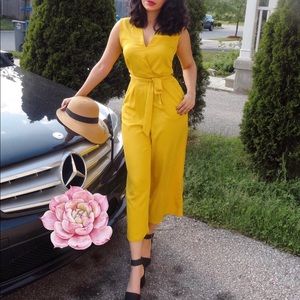 Elegant yellow jumpsuit from Dynamite